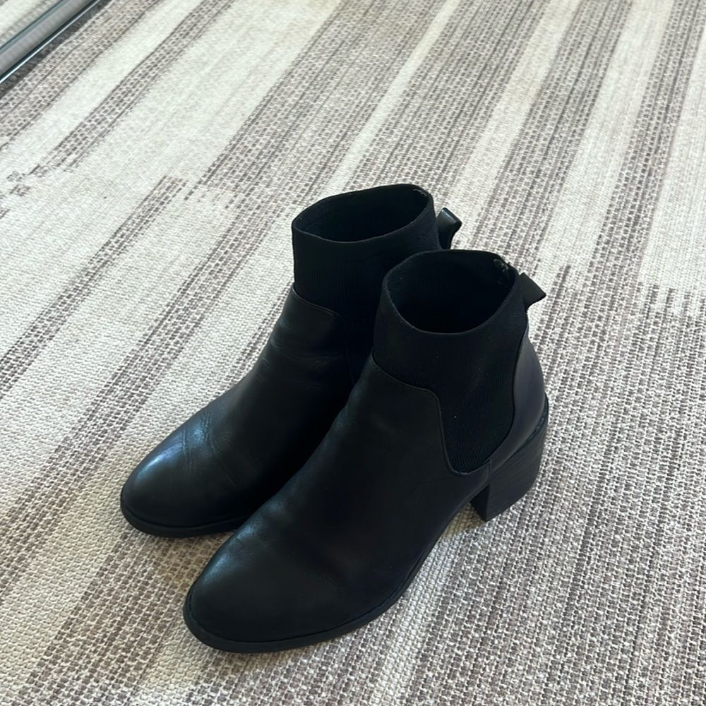 Steve Madden Black Pull on Ankle Booties with Heel